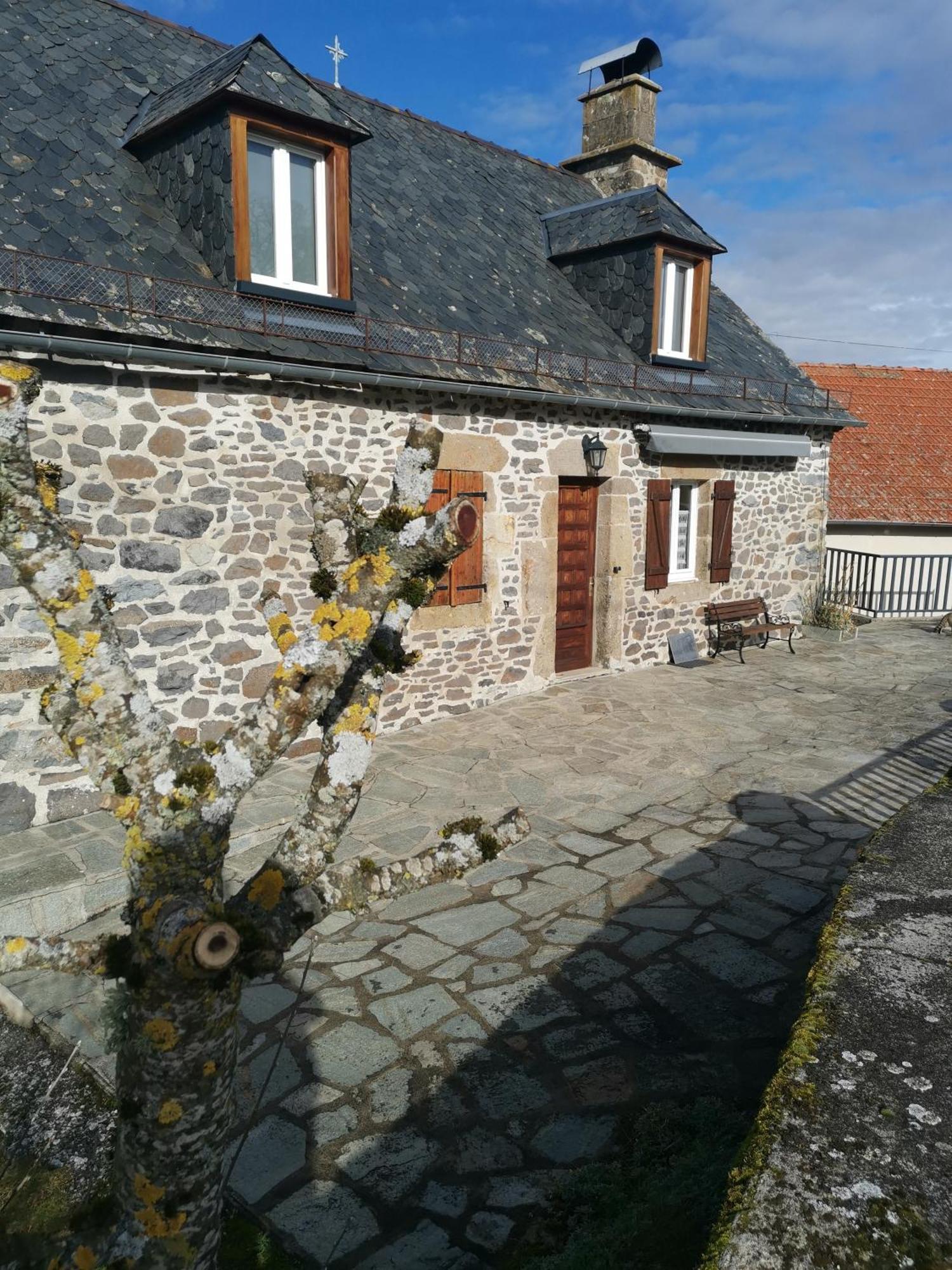 Maison Chez La Malie Le Monteil  Buitenkant foto